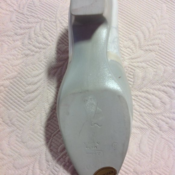 Lladro Figurine of Victorian Lace-up Shoe Active - Picture 8 of 14